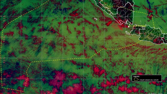 Abu Anak Krakatau Selimuti Pandeglang, Sejumlah Warga Keluhkan Sesak Napas