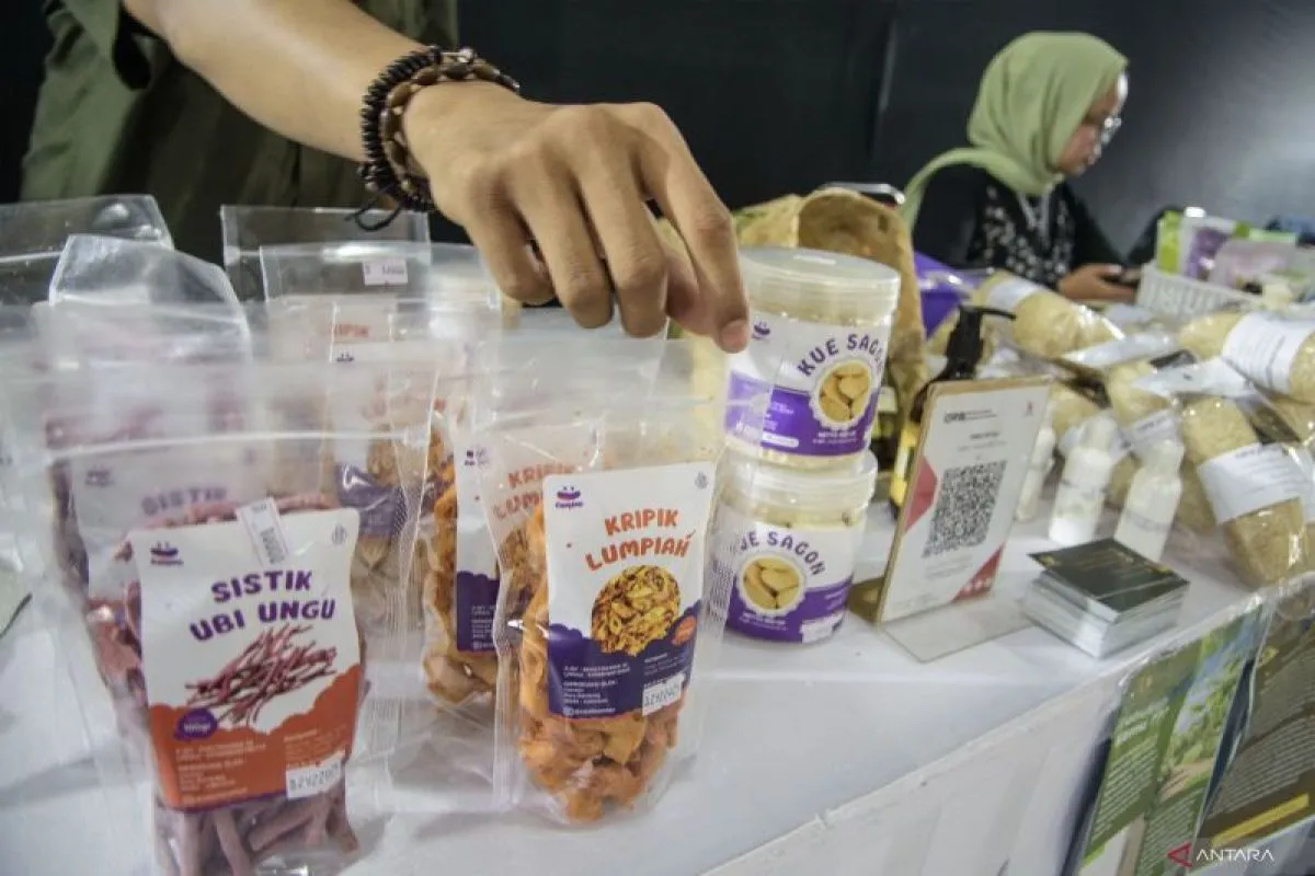 Ekonomi Sepekan: Sertifikasi Halal UMKM Jadi Perhatian hingga Peluang Ekonomi Benih Lobster Indonesia